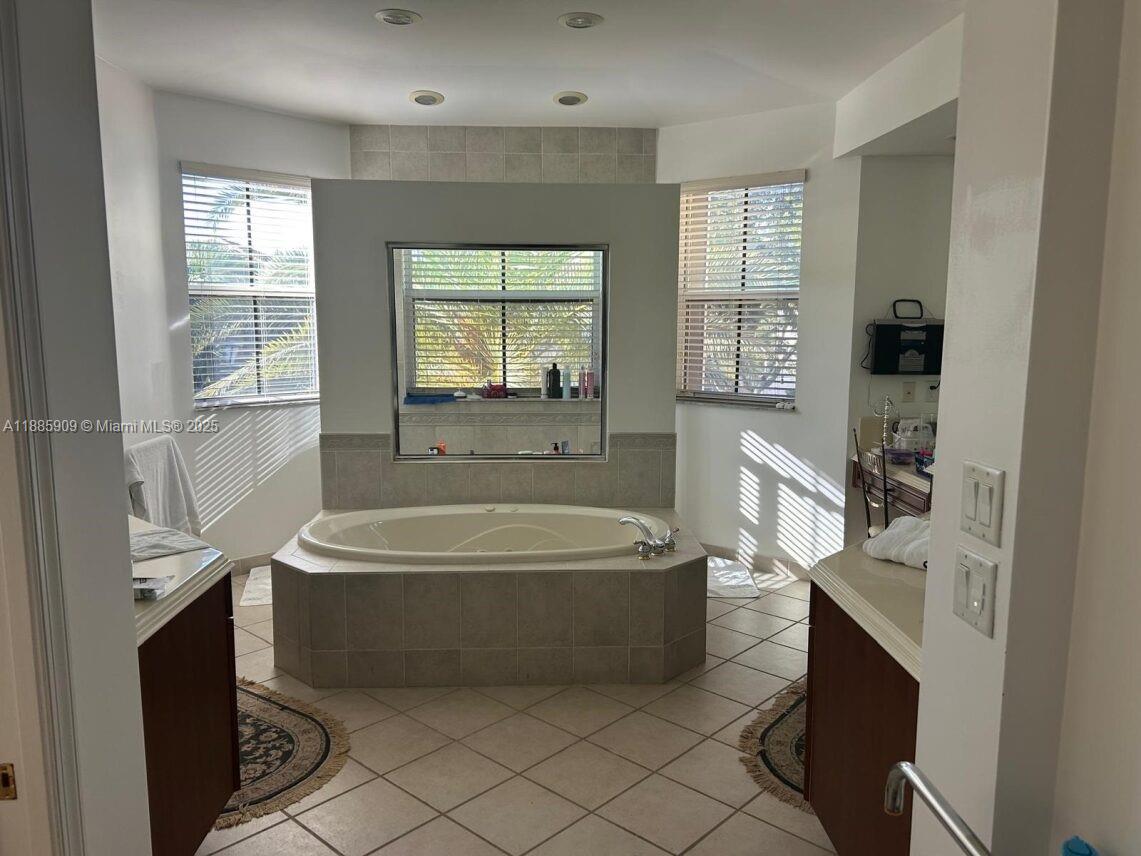 LIDO ISLES - Residential Lease