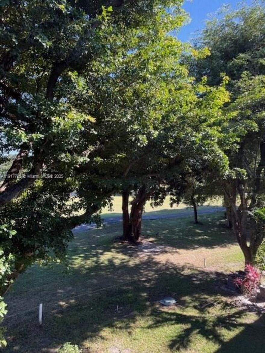 Completed renovated with a brand new appliances, bathrooms, flooring and kitchen. Live on the confort of Pembroke Pines's fines condominium.