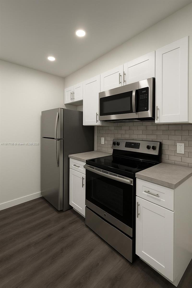 NEW HAMPTON AT CENTURY VI - Residential Lease