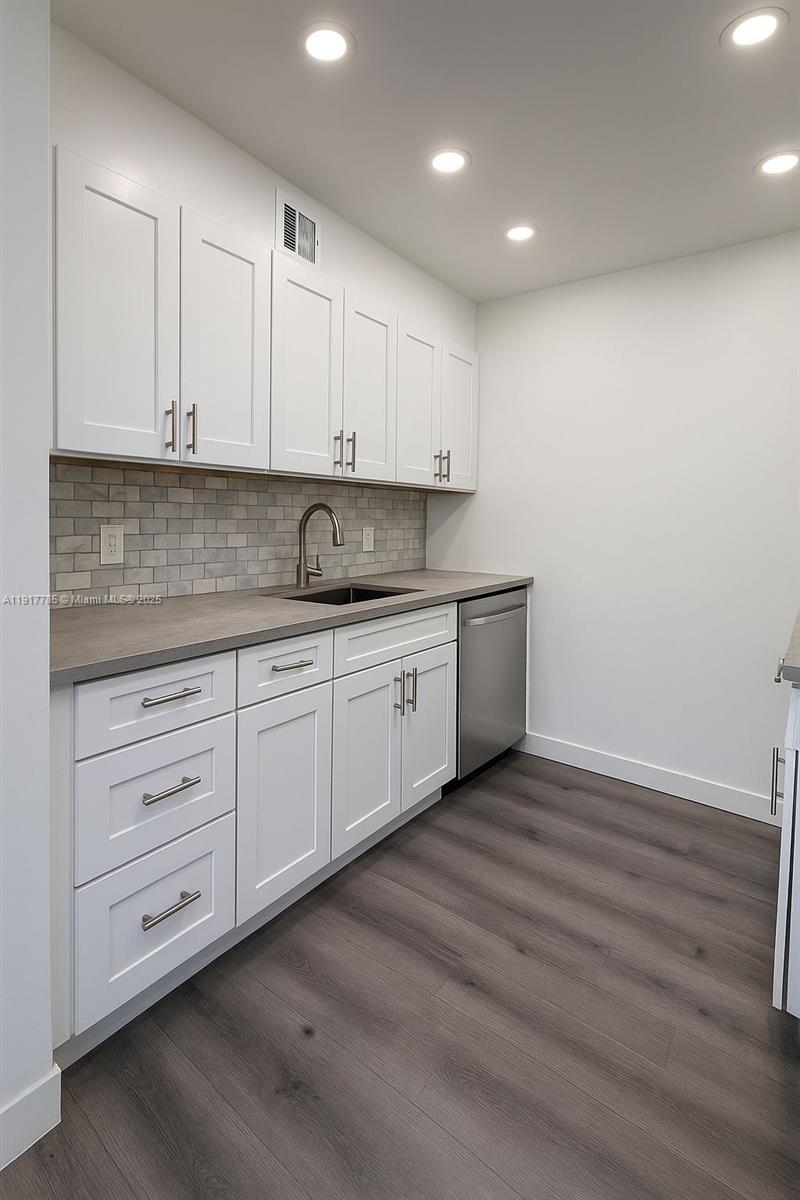 NEW HAMPTON AT CENTURY VI - Residential Lease