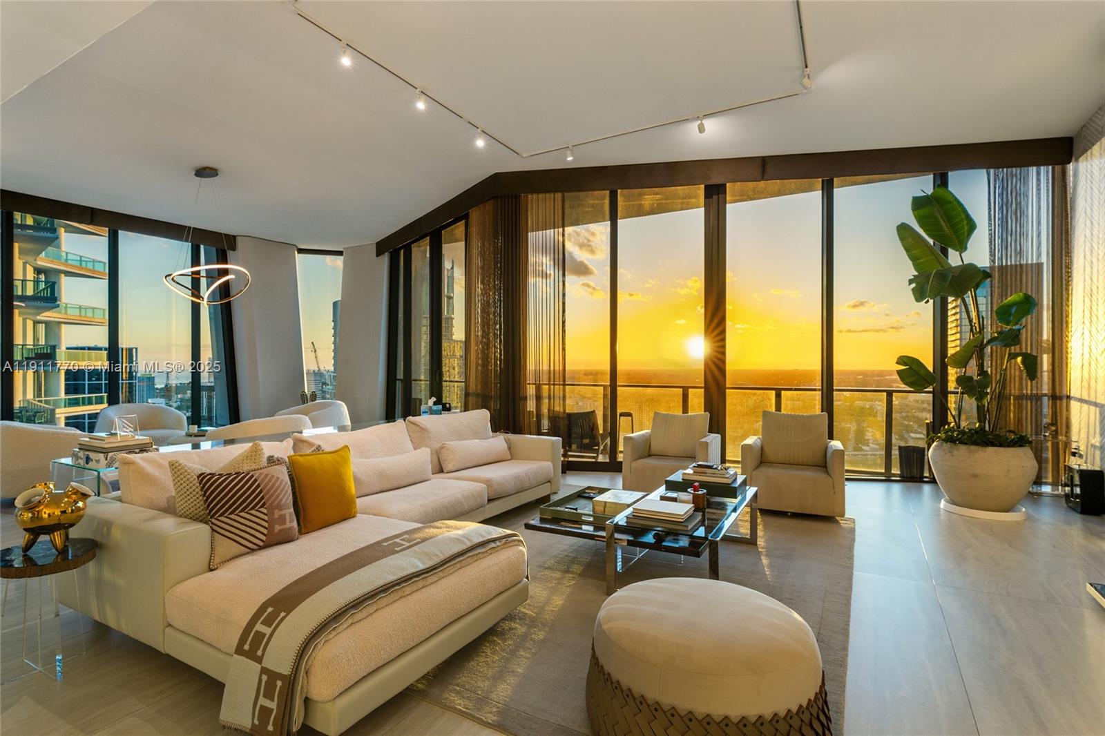 ONE THOUSAND MUSEUM CONDO - Residential