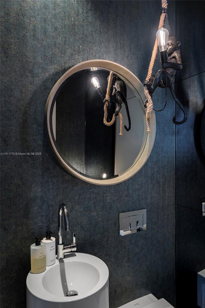 ONE THOUSAND MUSEUM CONDO - Residential