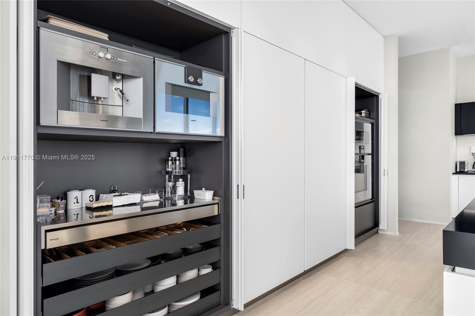 ONE THOUSAND MUSEUM CONDO - Residential