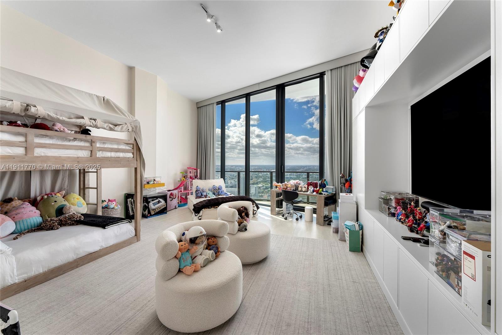 ONE THOUSAND MUSEUM CONDO - Residential