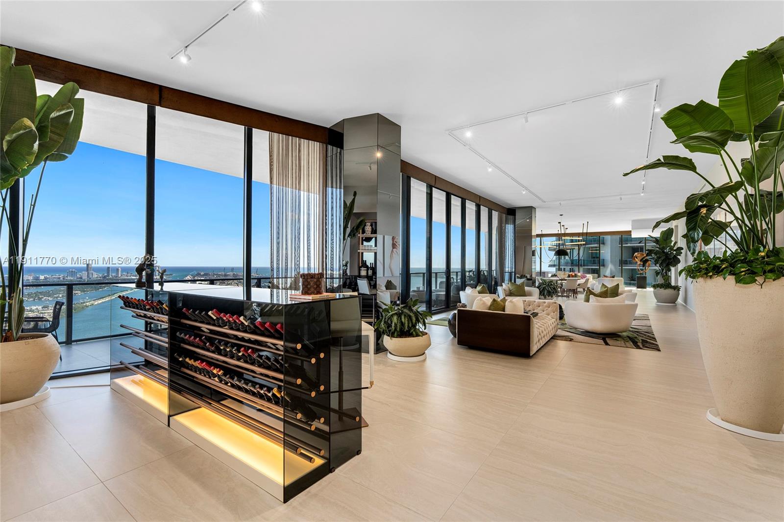 ONE THOUSAND MUSEUM CONDO - Residential