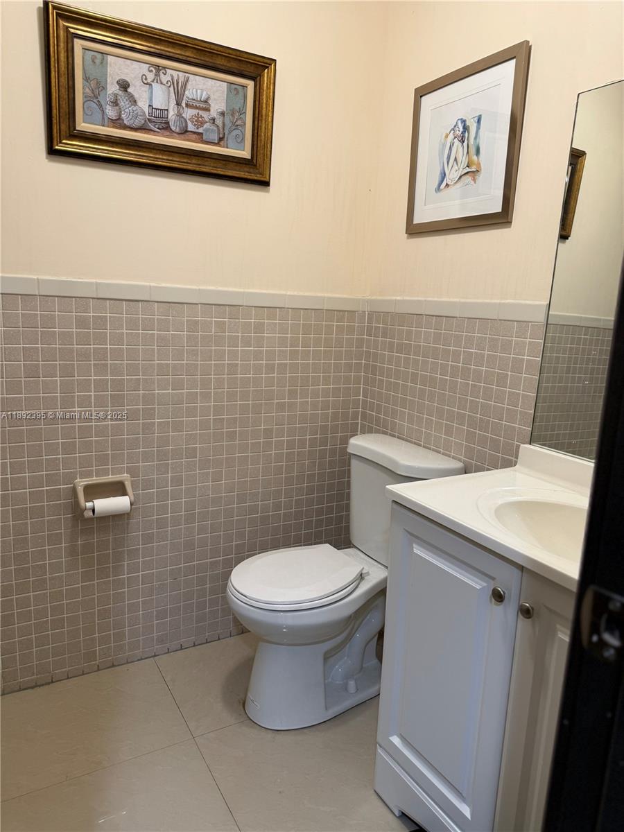 KINGS POINT CAPRI CONDOS - Residential Lease