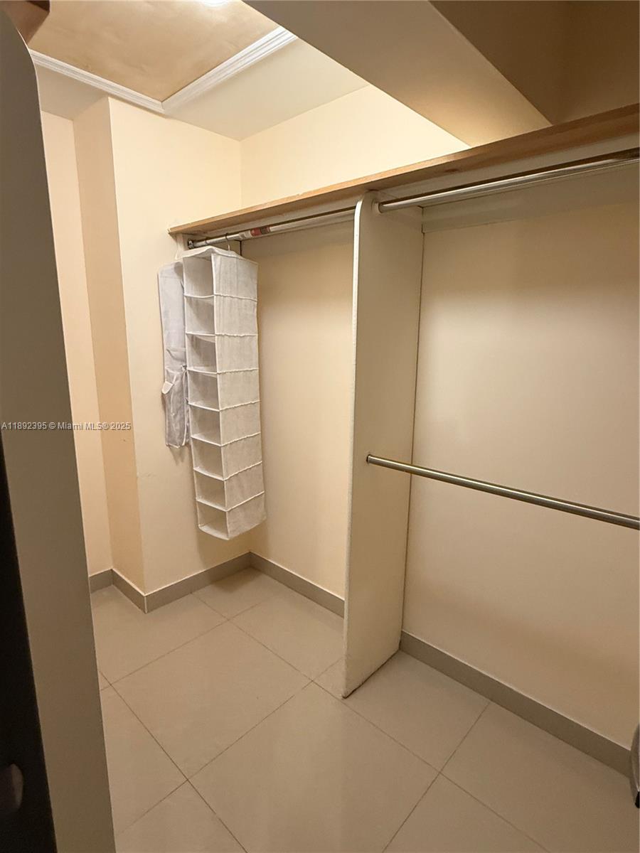 KINGS POINT CAPRI CONDOS - Residential Lease