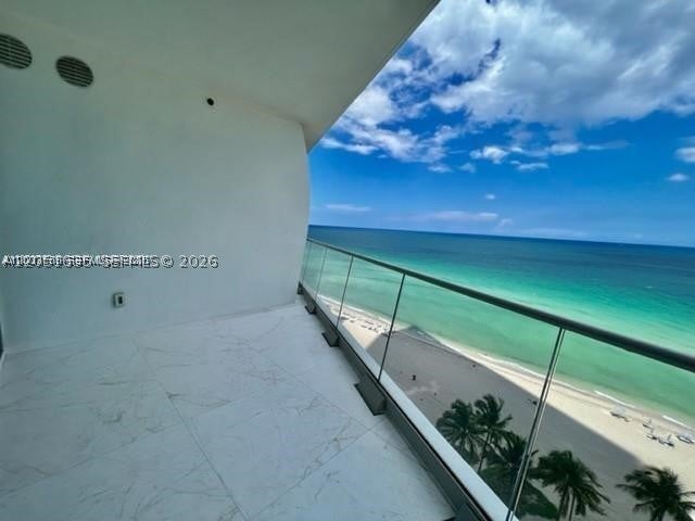 16901 Collins Ave 1104
