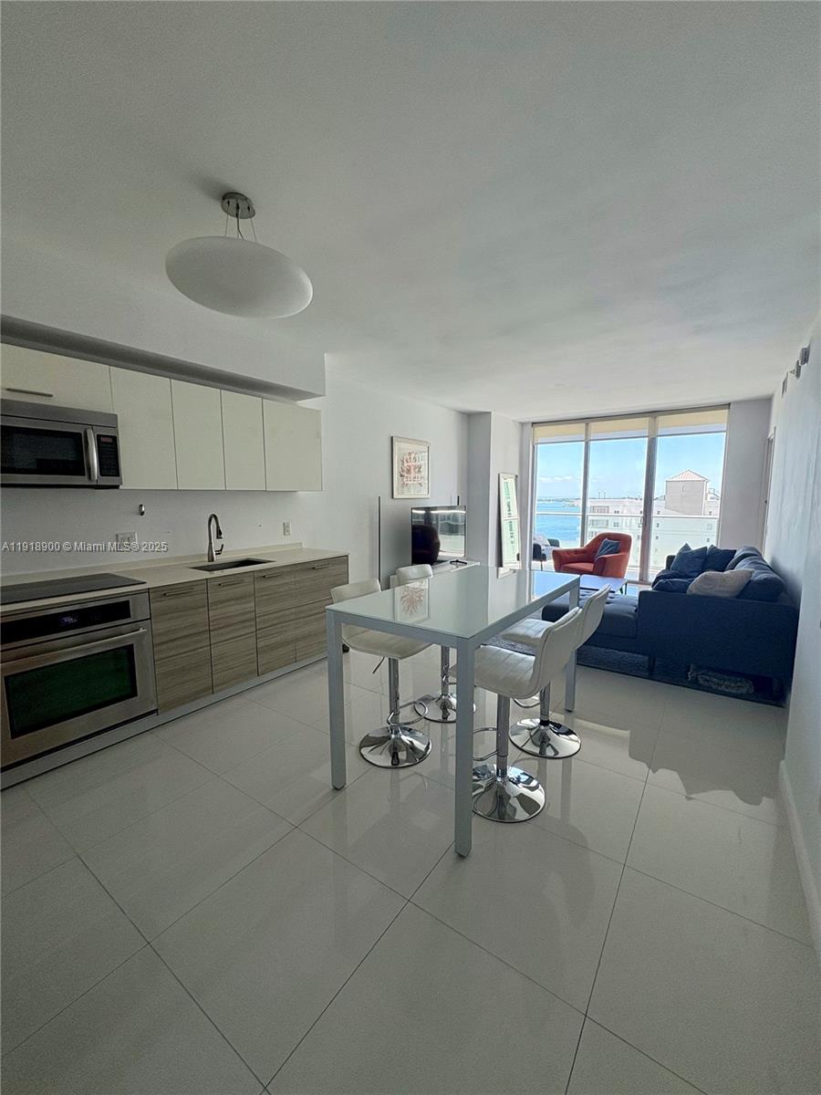 1300 Brickell Bay Dr 1607