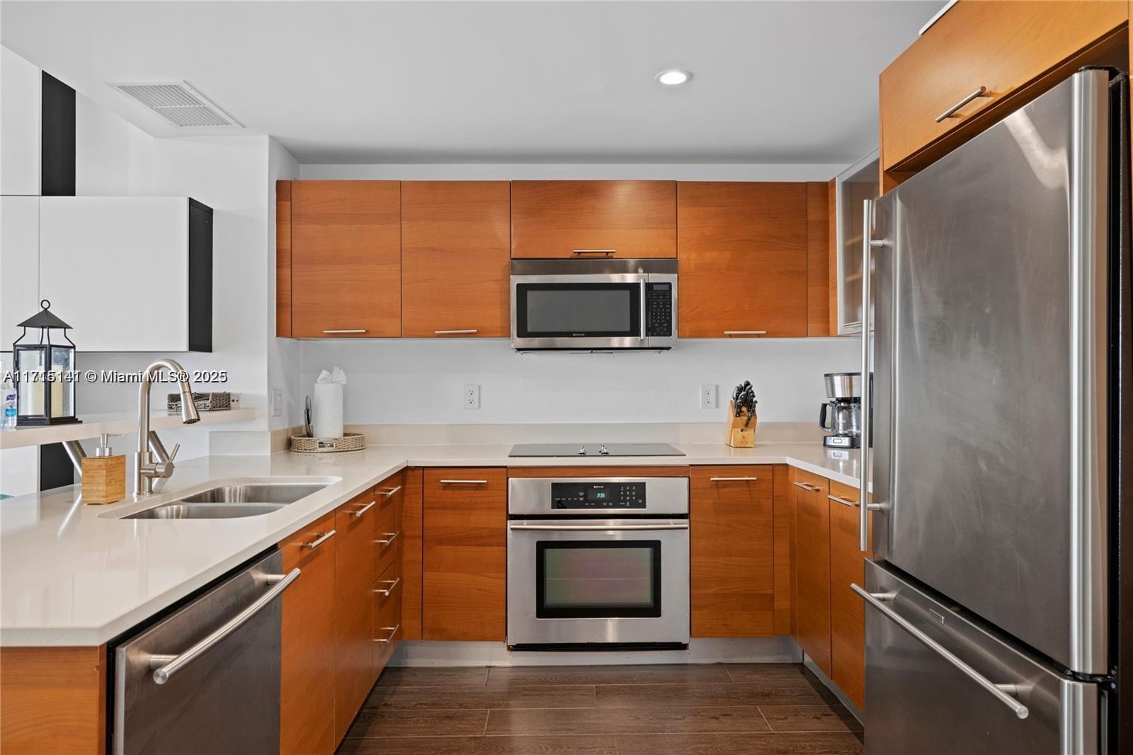 MIDBLOCK MIAMI CONDO - Residential Lease