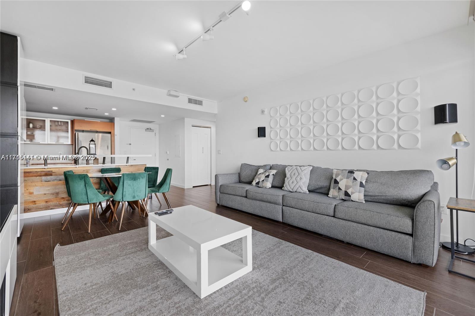 MIDBLOCK MIAMI CONDO - Residential Lease