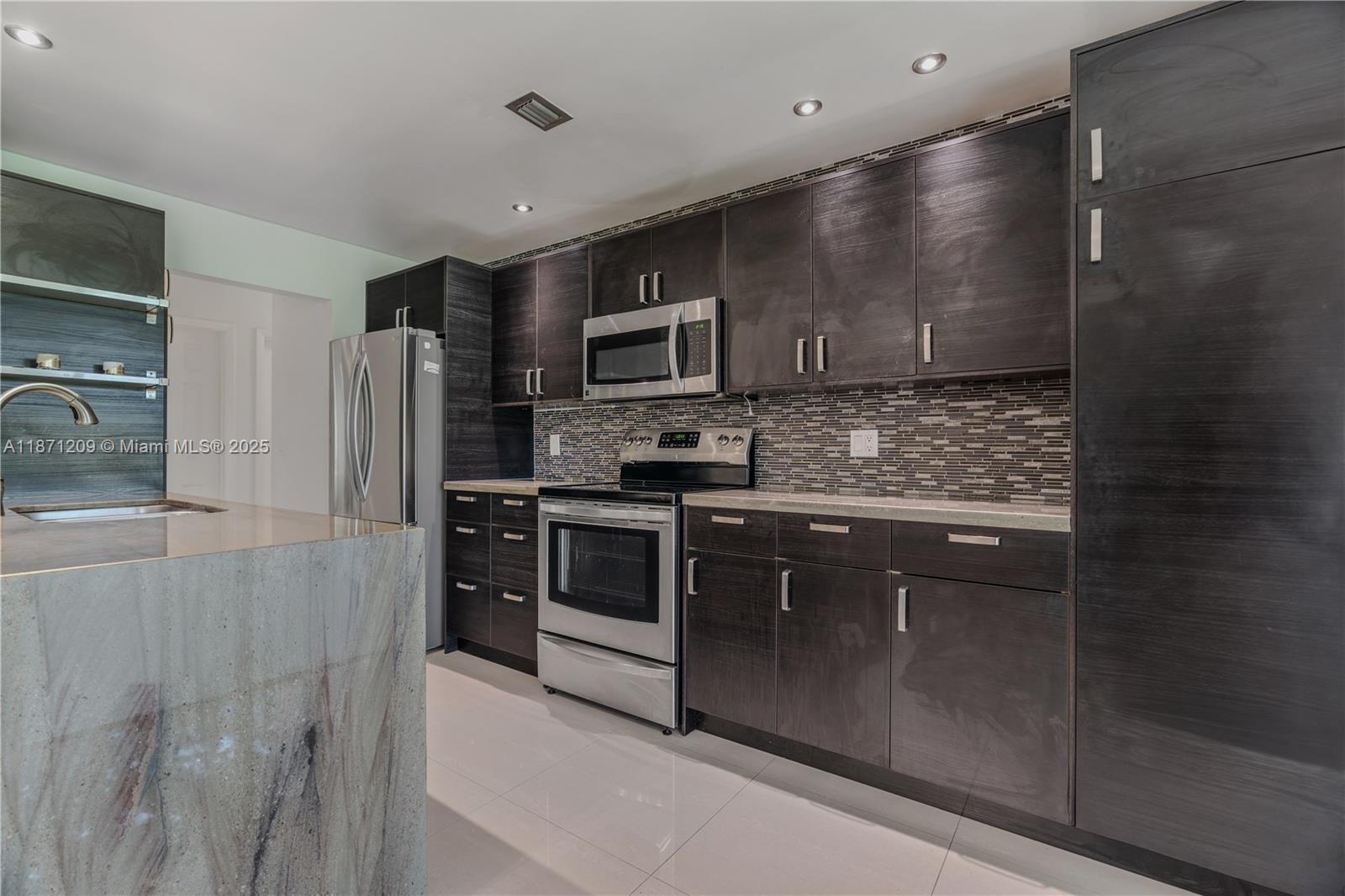 LA PAZ AT BOCA POINTE - Residential Lease