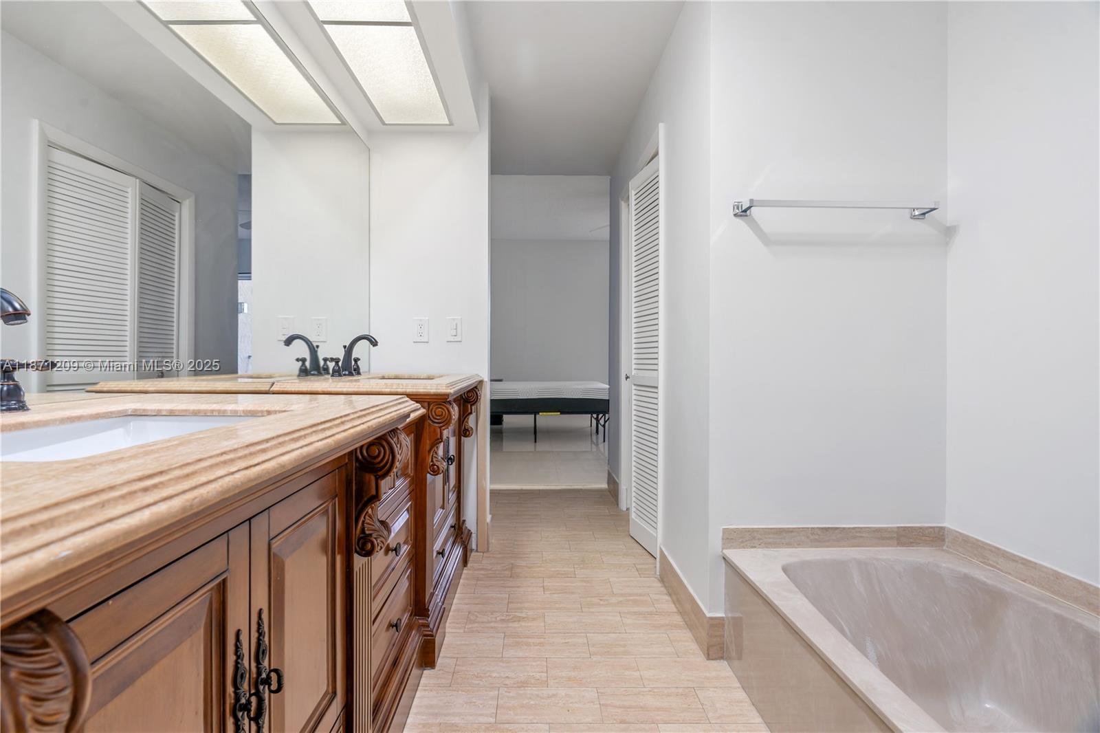 LA PAZ AT BOCA POINTE - Residential Lease