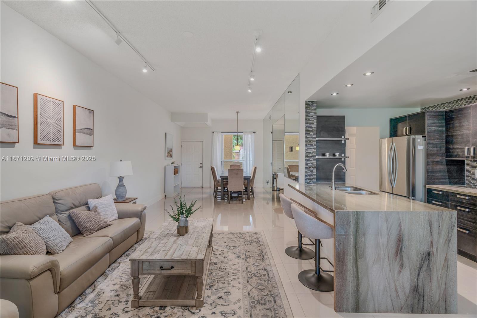 LA PAZ AT BOCA POINTE - Residential Lease