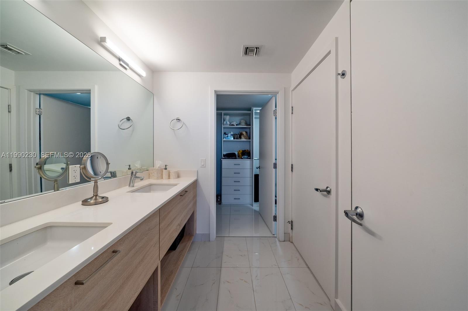 THE HARBOUR NORTH CONDO - Residential