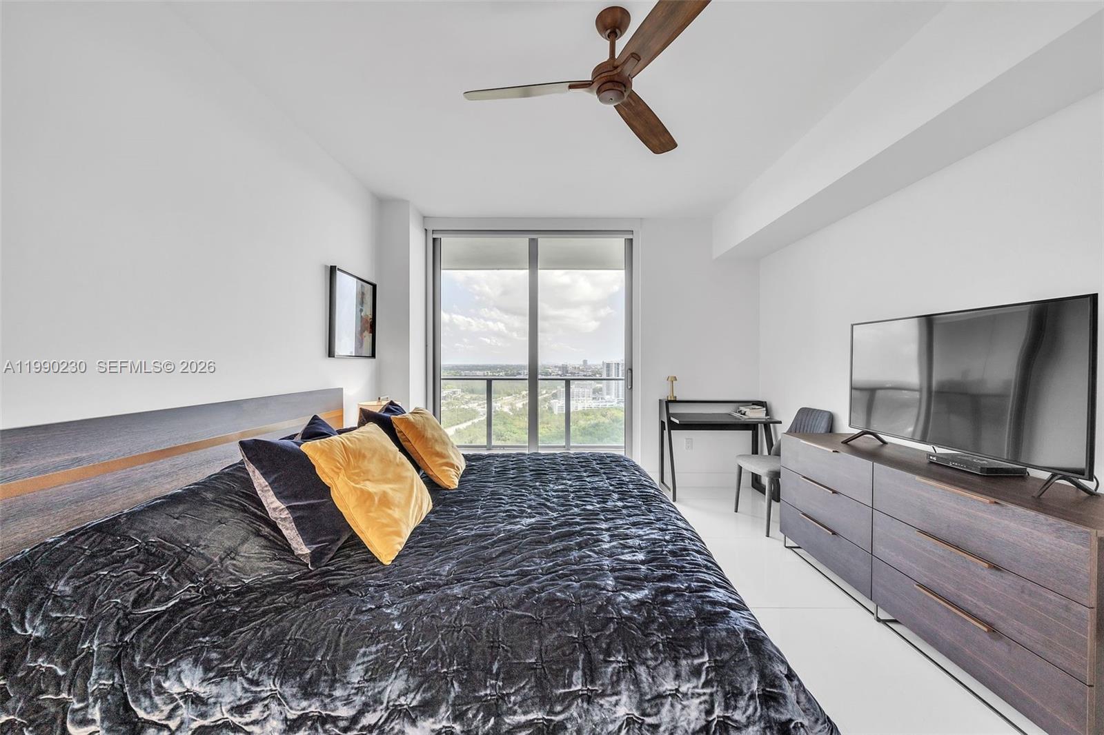 THE HARBOUR NORTH CONDO - Residential