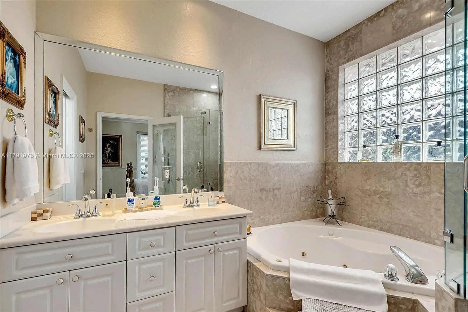 Miami, Florida 33175, United States, 4 Bedrooms Bedrooms, ,3 BathroomsBathrooms,Residential,Active,118006