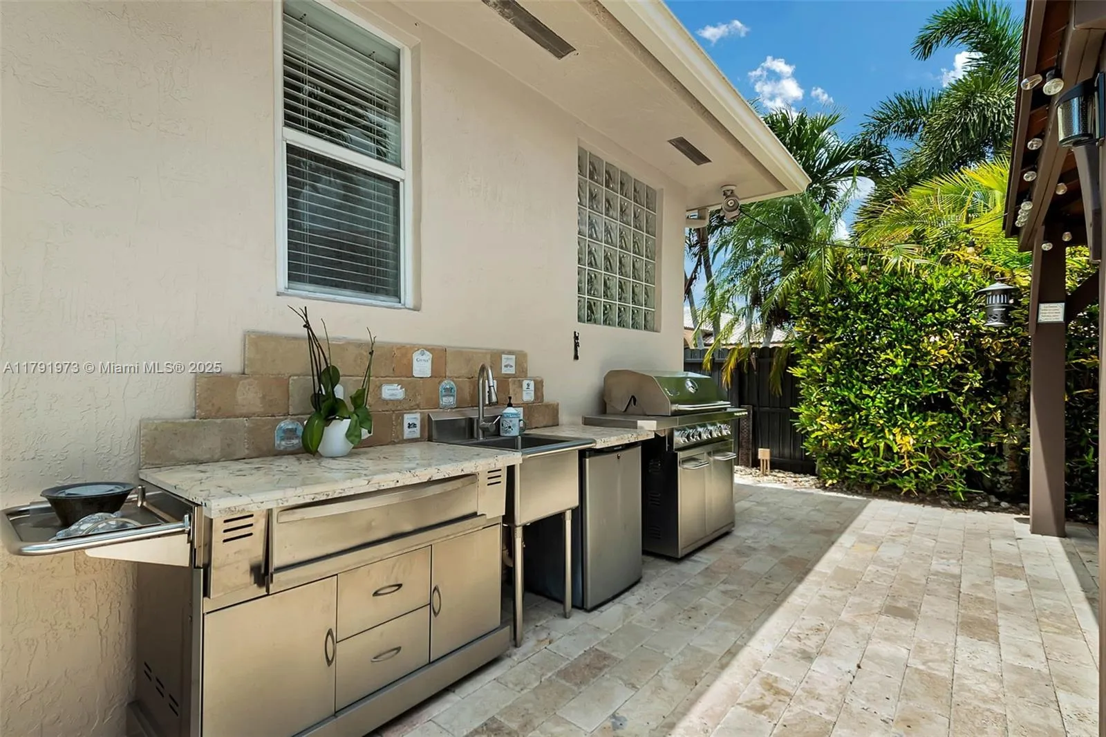 Miami, Florida 33175, United States, 4 Bedrooms Bedrooms, ,3 BathroomsBathrooms,Residential,Active,118006