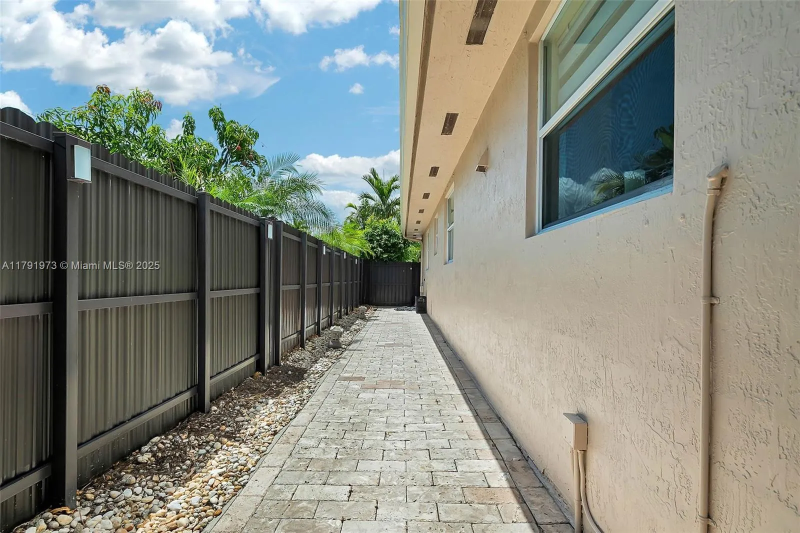 Miami, Florida 33175, United States, 4 Bedrooms Bedrooms, ,3 BathroomsBathrooms,Residential,Active,118006