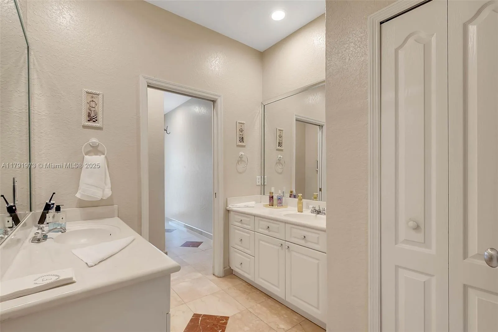 Miami, Florida 33175, United States, 4 Bedrooms Bedrooms, ,3 BathroomsBathrooms,Residential,Active,118006