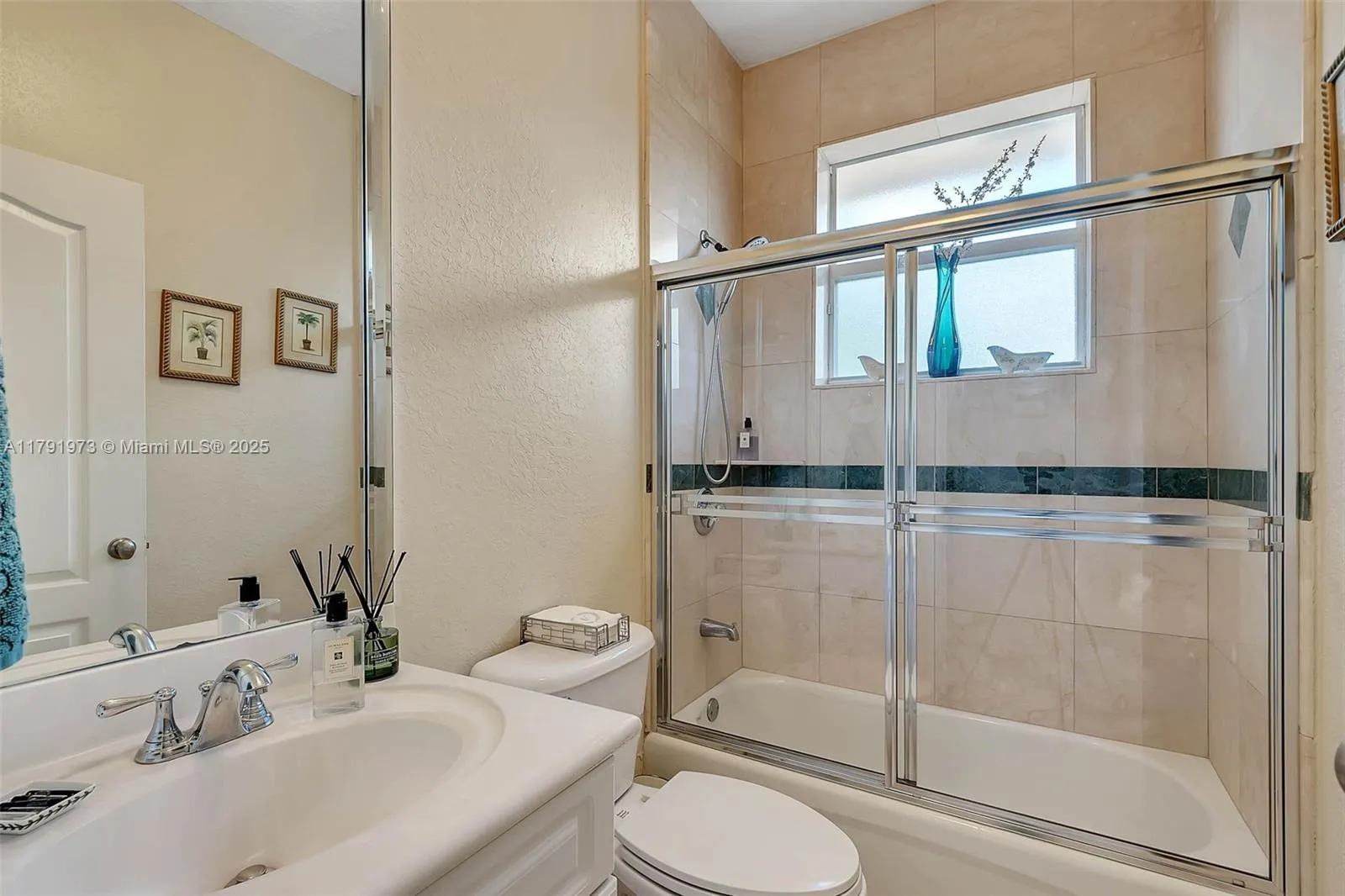 Miami, Florida 33175, United States, 4 Bedrooms Bedrooms, ,3 BathroomsBathrooms,Residential,Active,118006