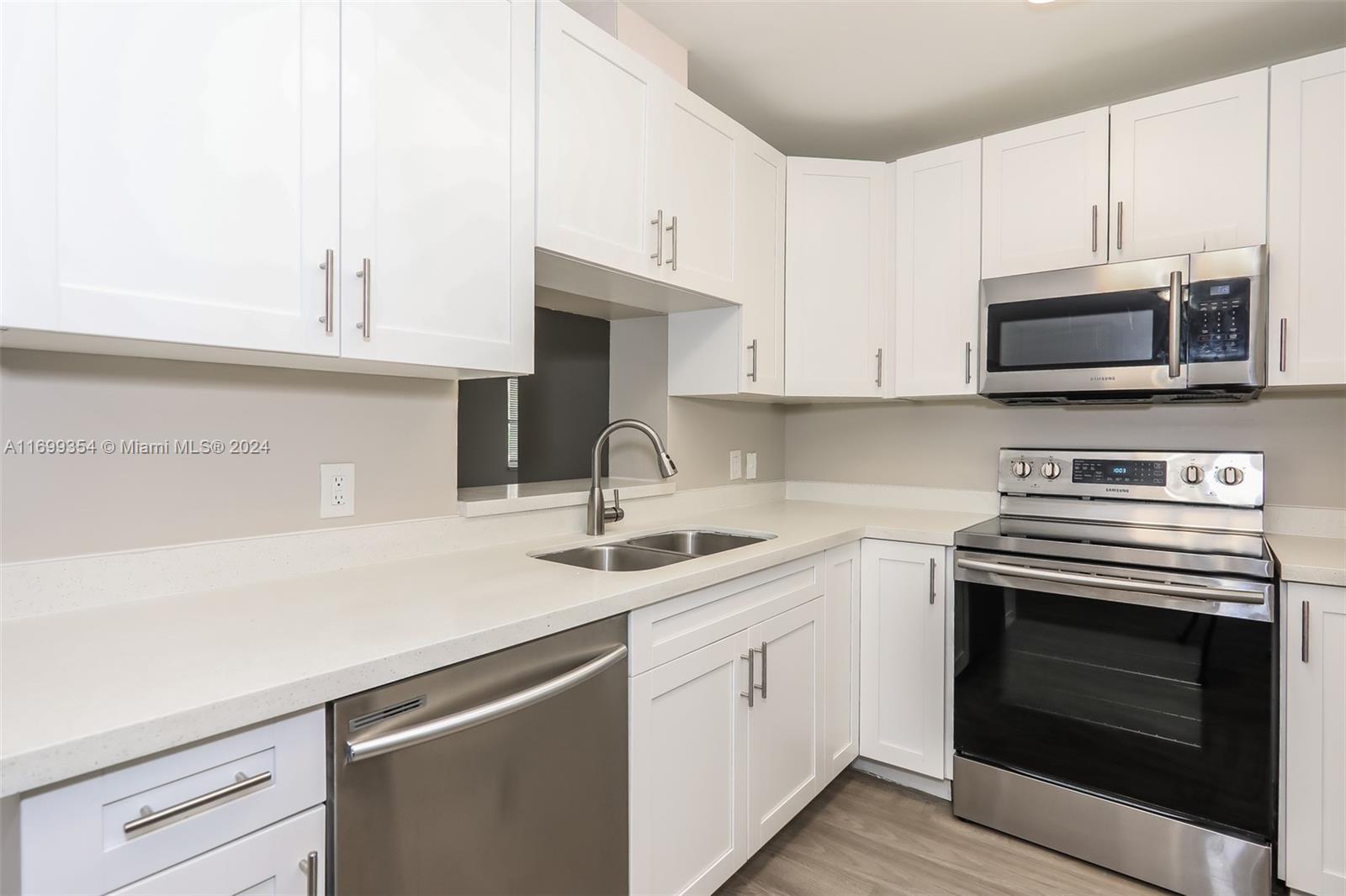 630 SW 50th Ter
