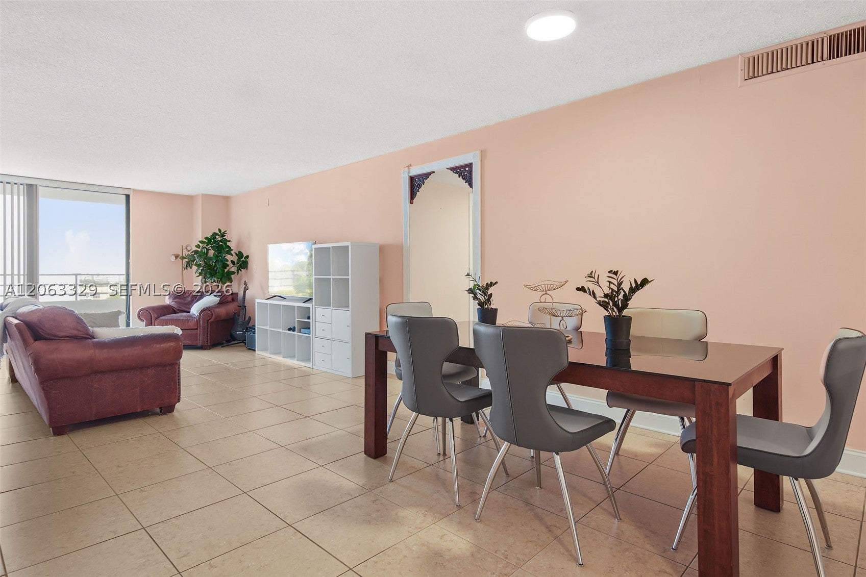 2500 Parkview Dr 812
