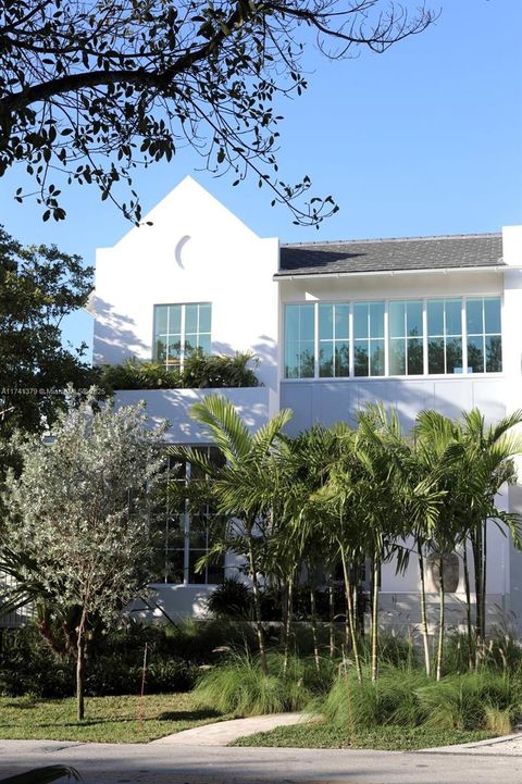 261 Greenwood Dr Key Biscayne FL 33149