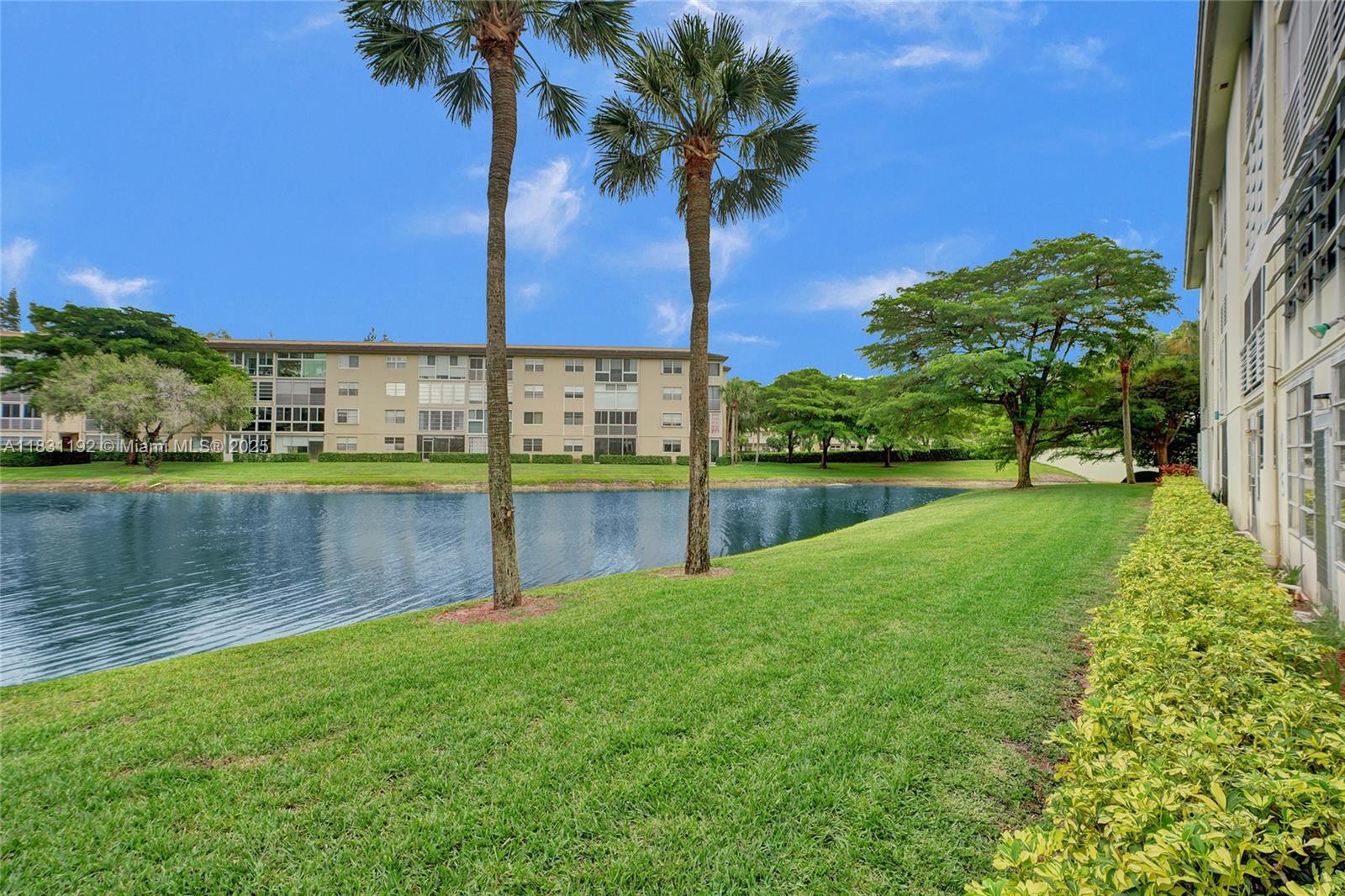 ELEUTHERA VILLAGE E CONDO - Residential