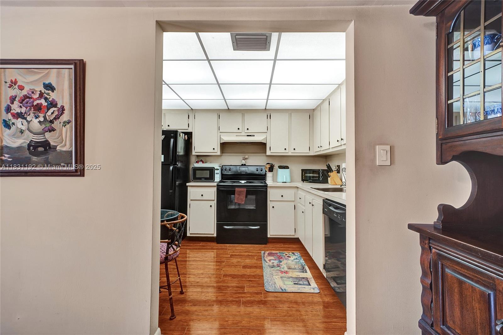 ELEUTHERA VILLAGE E CONDO - Residential