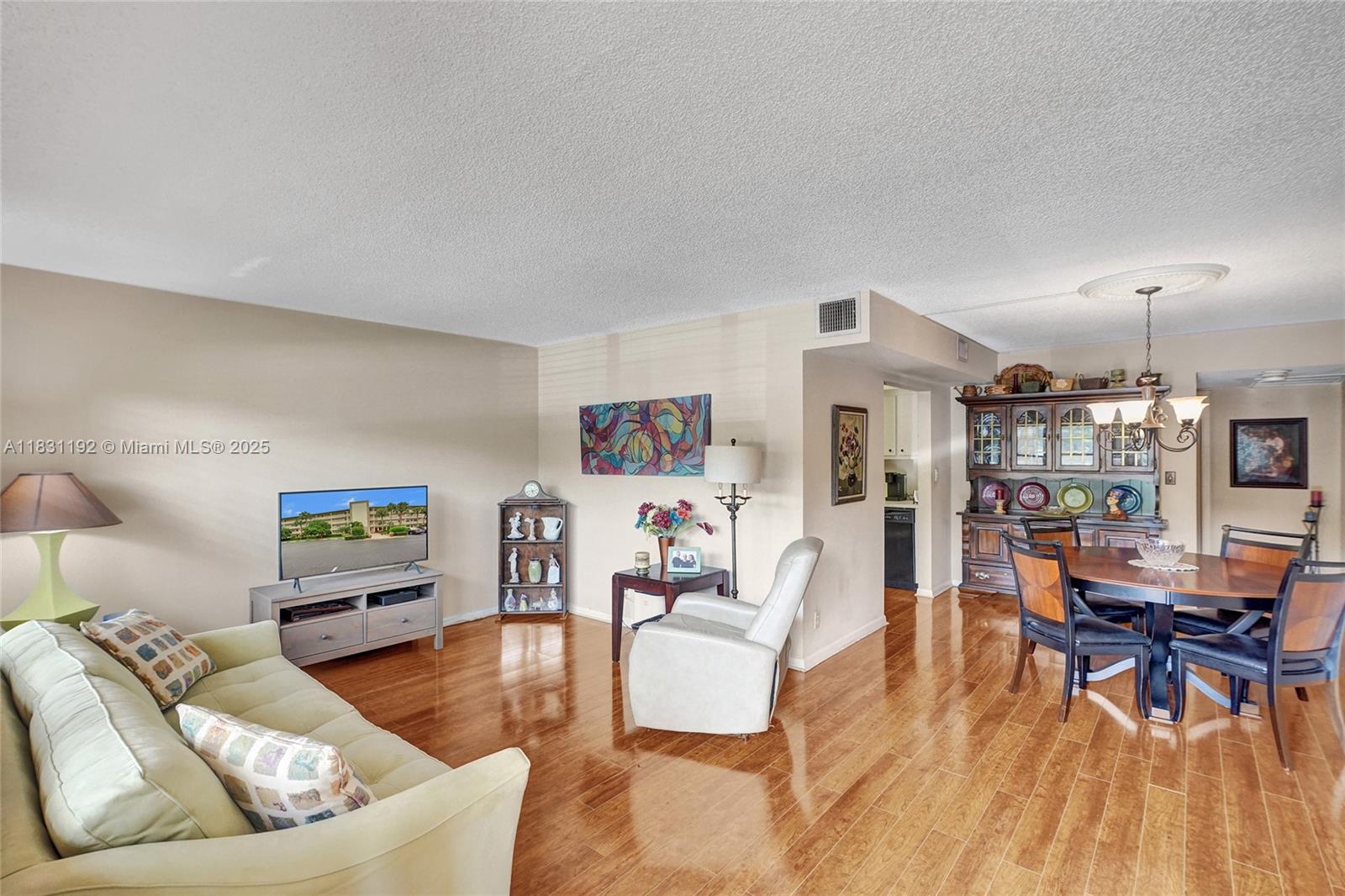 ELEUTHERA VILLAGE E CONDO - Residential