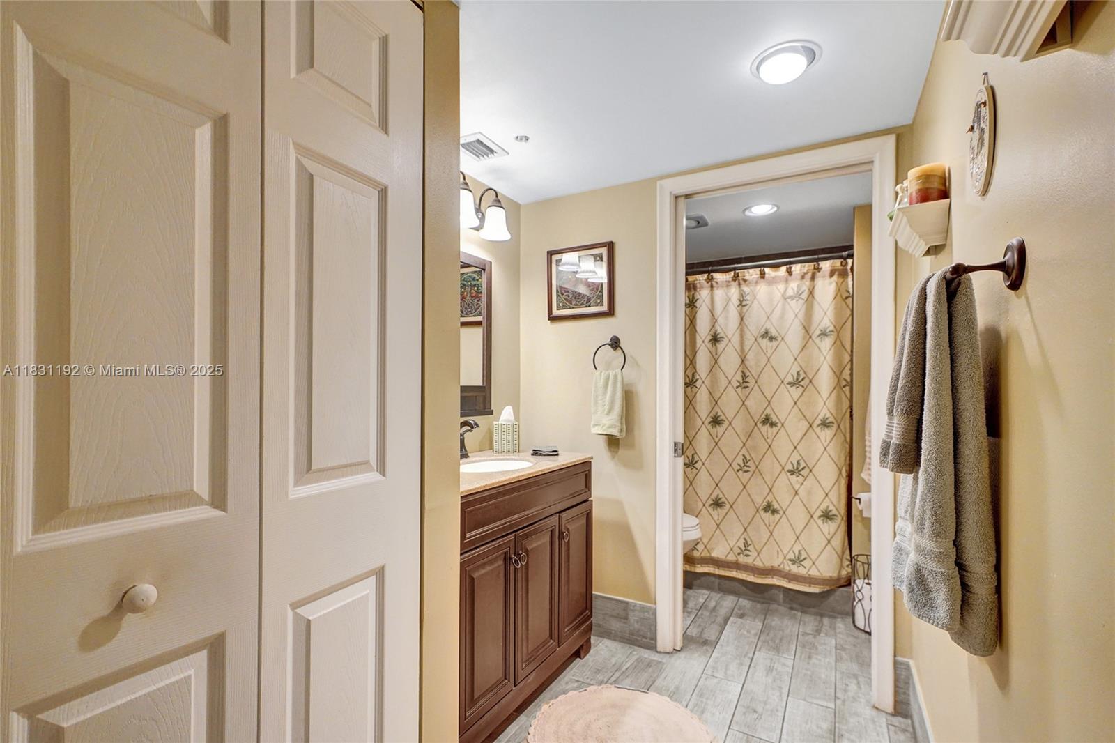 ELEUTHERA VILLAGE E CONDO - Residential