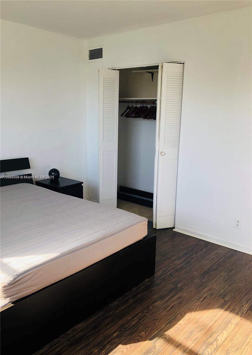 SANTA MONICA CONDOMINIUM - Residential