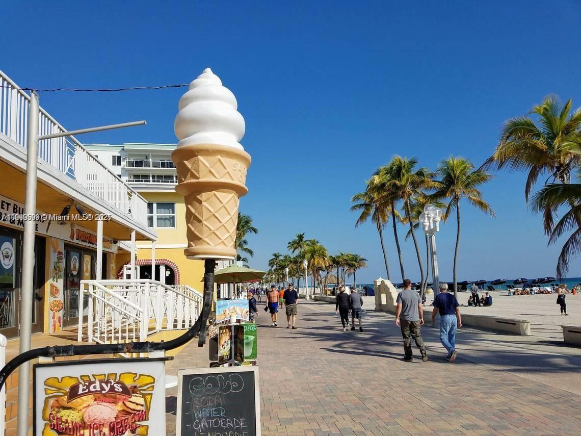 SANTA MONICA CONDOMINIUM - Residential