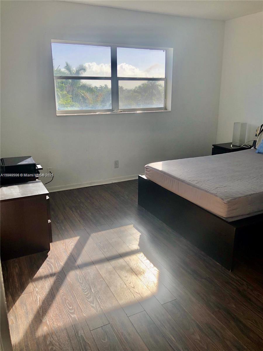 SANTA MONICA CONDOMINIUM - Residential