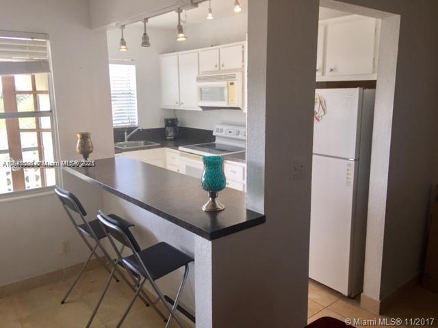 SANTA MONICA CONDOMINIUM - Residential