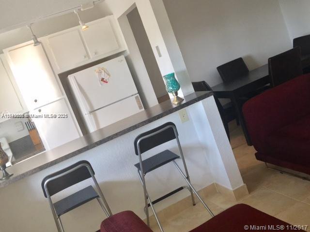 SANTA MONICA CONDOMINIUM - Residential