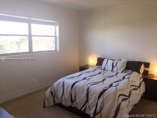 SANTA MONICA CONDOMINIUM - Residential