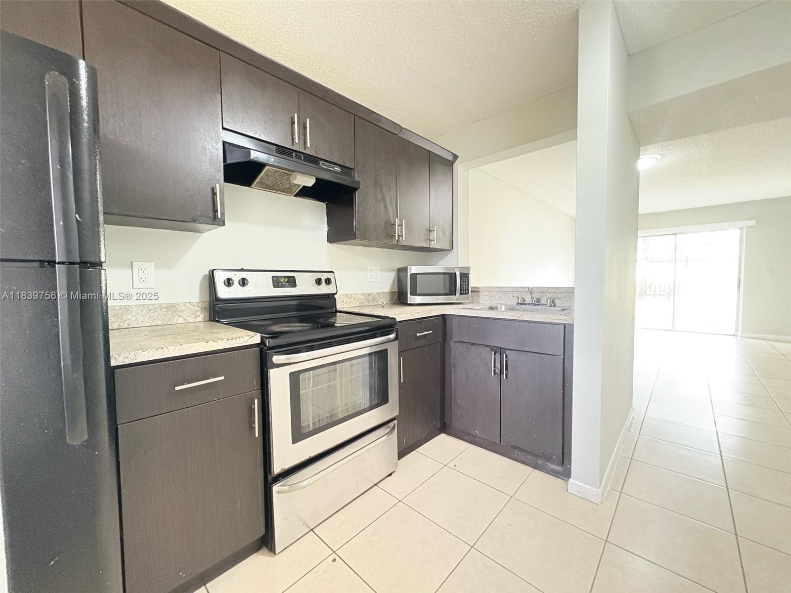 This lovely two-bedroom, one-bath unit is located in Oakland Park. It has tile floors throughout, a Great kitchen with appliances, wooded cabinets, and central A/C, and is freshly painted and clean. The condominium offers amenities such as a swimming pool and tennis court. The property is conveniently located near the beach, Main roads, highways such as I-95, dining, and entertainment. If a pet is approved, a non-refundable deposit of $300 will be required. Before moving in, the landlord requires mandatory renter insurance, the first month, and two security deposits.