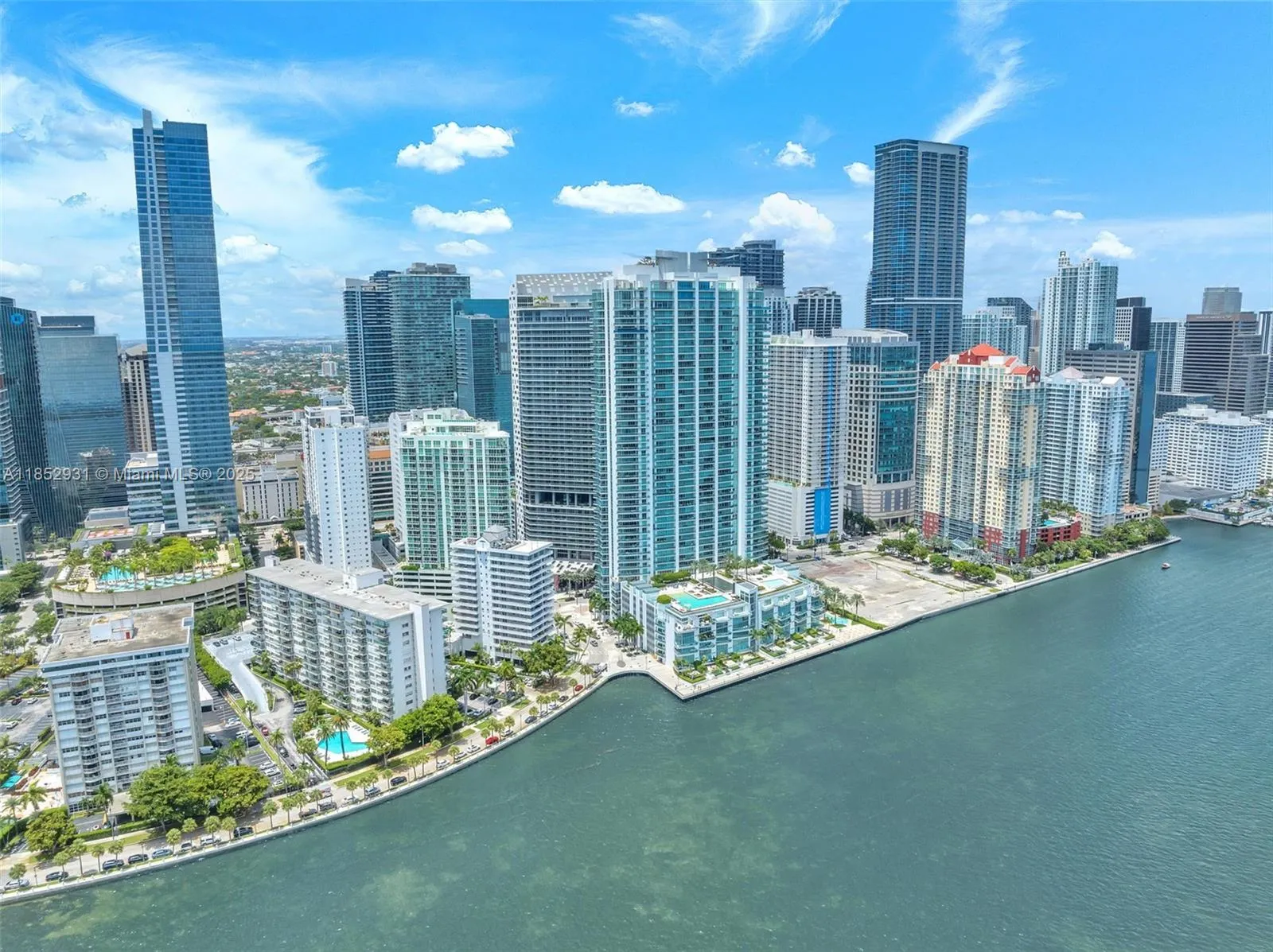 Miami, Florida 33131, United States, 2 Bedrooms Bedrooms, ,3 BathroomsBathrooms,Residential,Active,185880