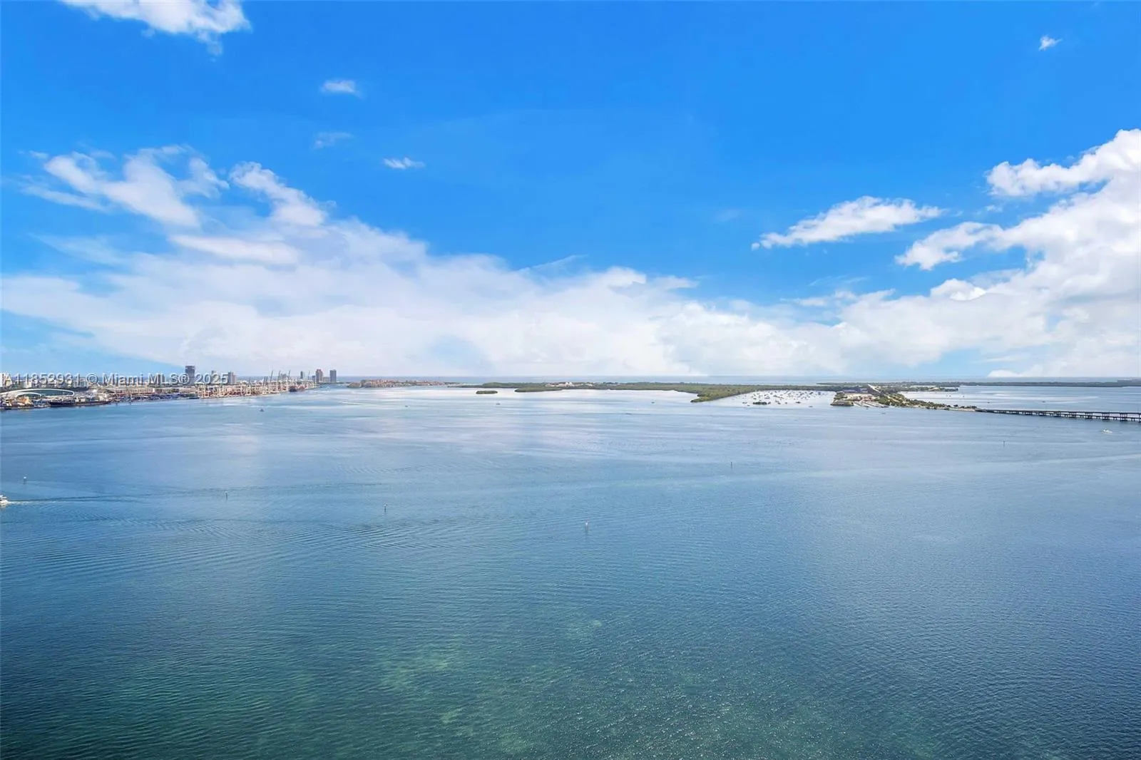 Miami, Florida 33131, United States, 2 Bedrooms Bedrooms, ,3 BathroomsBathrooms,Residential,Active,185880