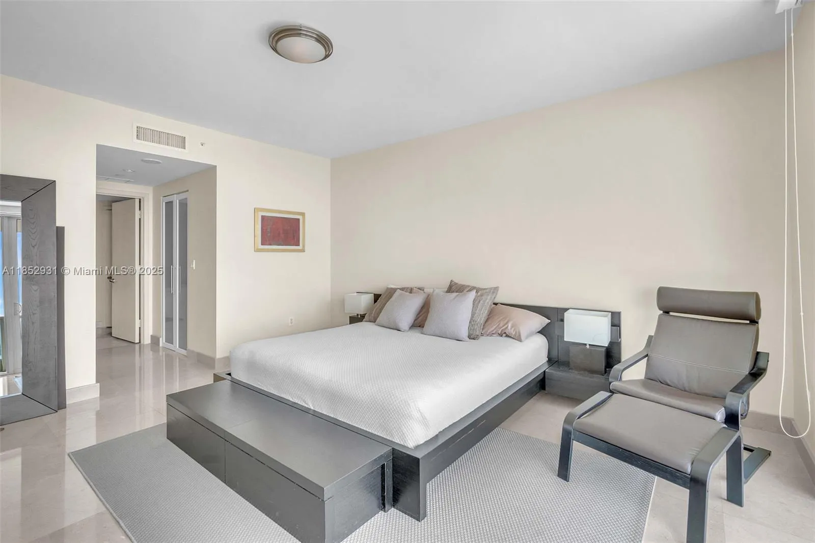 Miami, Florida 33131, United States, 2 Bedrooms Bedrooms, ,3 BathroomsBathrooms,Residential,Active,185880