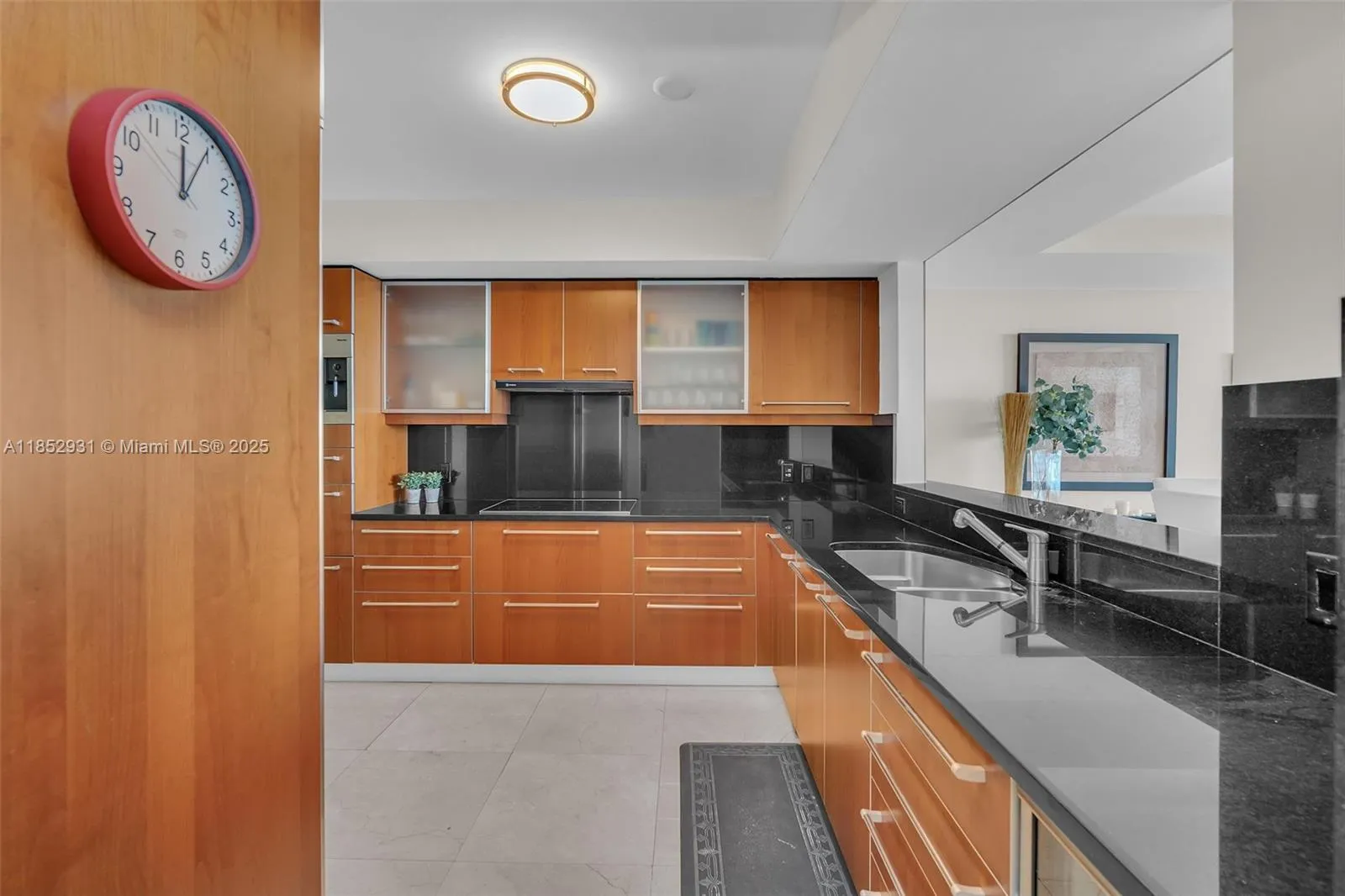 Miami, Florida 33131, United States, 2 Bedrooms Bedrooms, ,3 BathroomsBathrooms,Residential,Active,185880