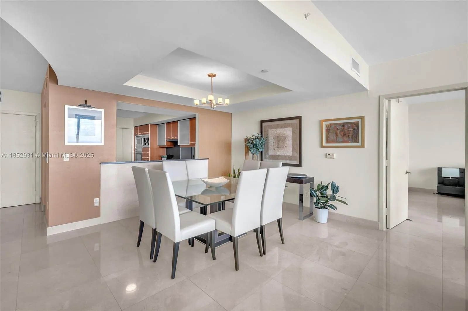 Miami, Florida 33131, United States, 2 Bedrooms Bedrooms, ,3 BathroomsBathrooms,Residential,Active,185880