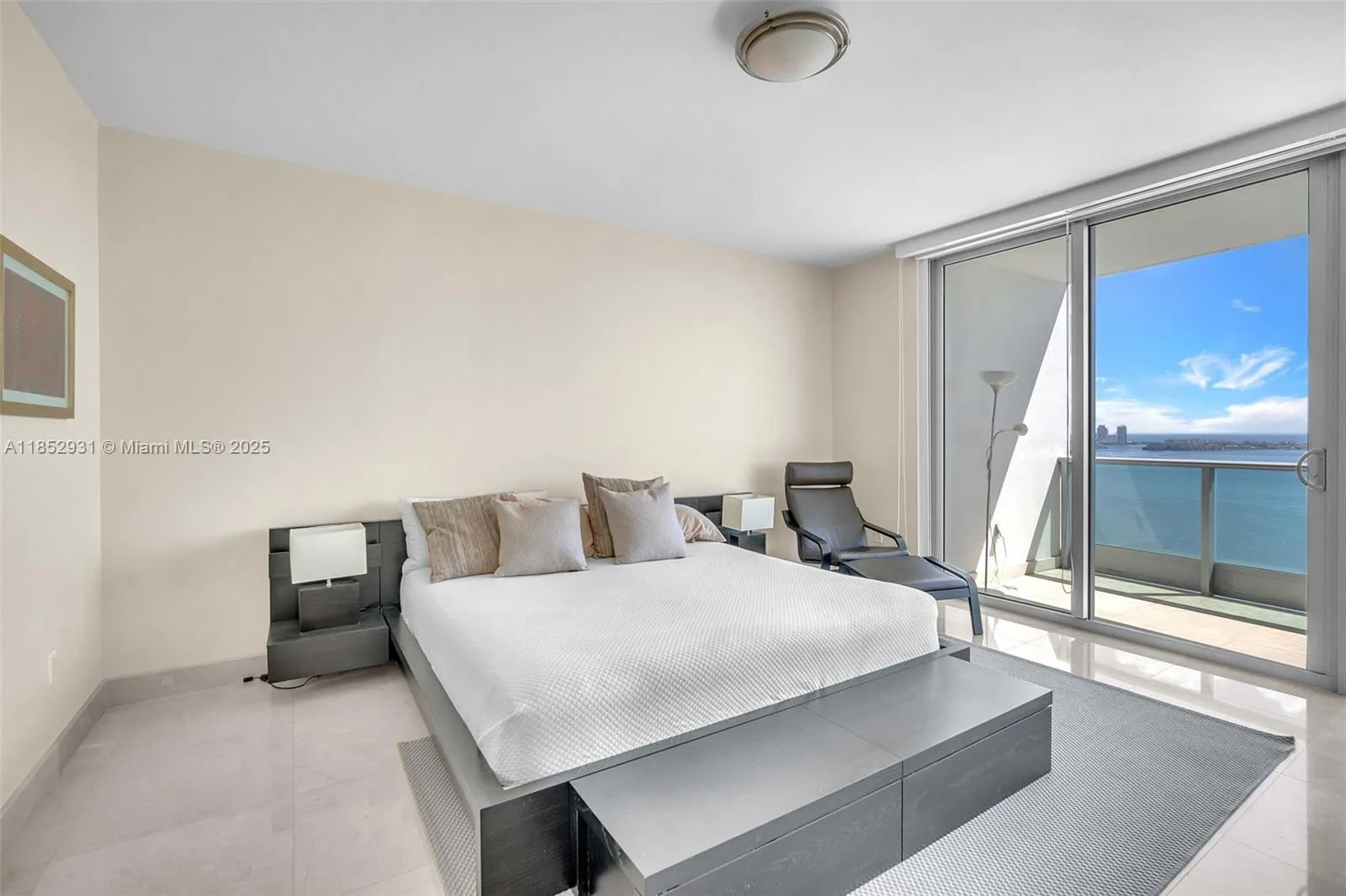 Miami, Florida 33131, United States, 2 Bedrooms Bedrooms, ,3 BathroomsBathrooms,Residential,Active,185880