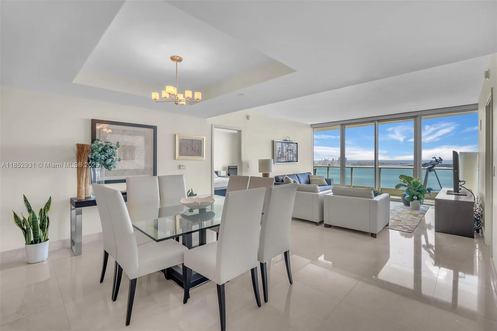 Miami, Florida 33131, United States, 2 Bedrooms Bedrooms, ,3 BathroomsBathrooms,Residential,Active,185880