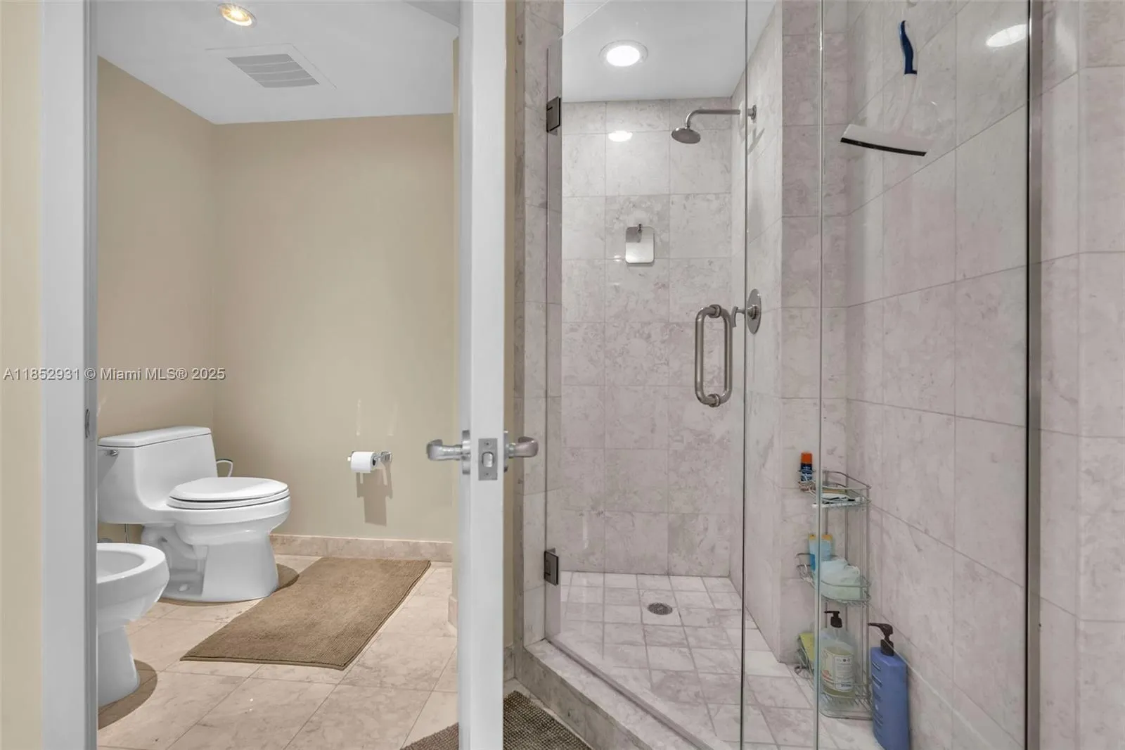 Miami, Florida 33131, United States, 2 Bedrooms Bedrooms, ,3 BathroomsBathrooms,Residential,Active,185880