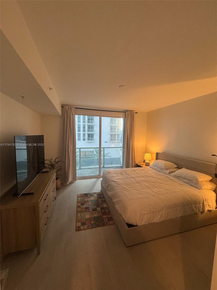 VIZCAYNE SOUTH CONDO - Residential