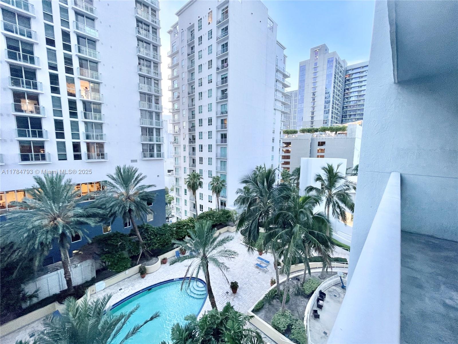 VIZCAYNE SOUTH CONDO - Residential