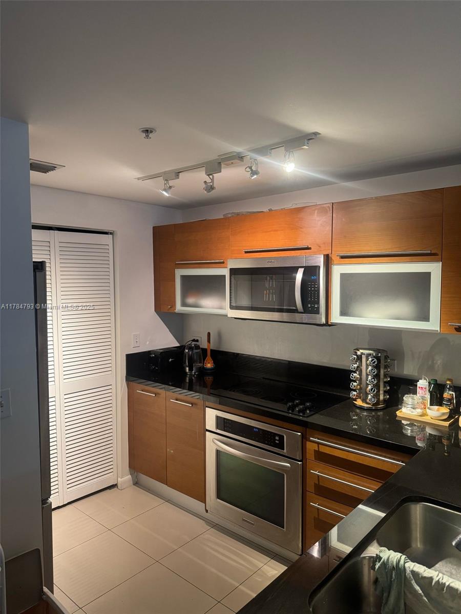 VIZCAYNE SOUTH CONDO - Residential